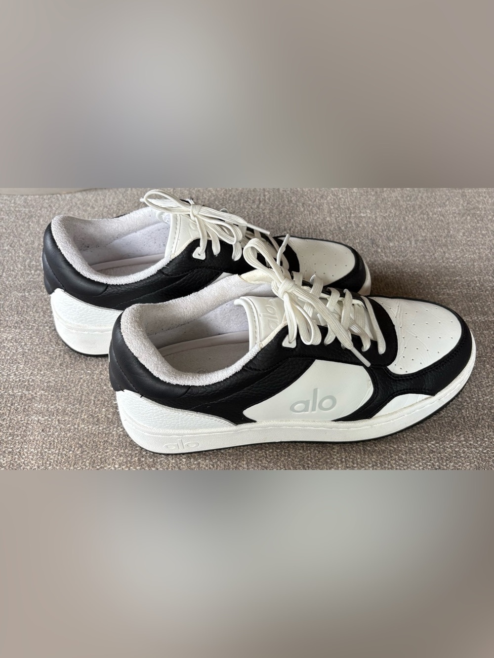 ALO Yoga Recovery Mode Vegan Leather Low-Top Sneakers Shoes Unisex Size 39 8.5